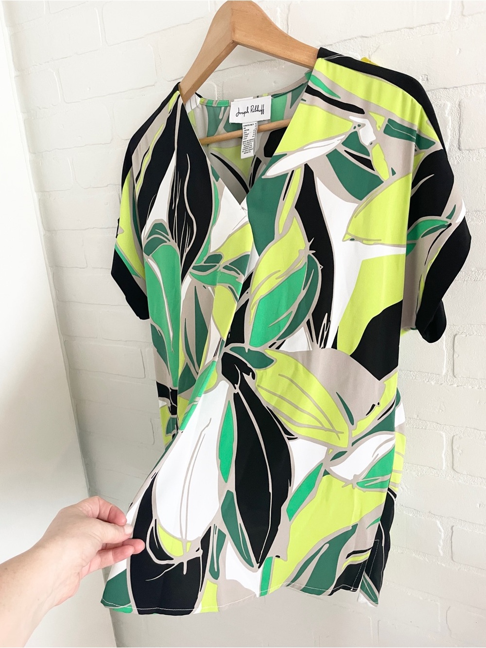 Joseph Ribkoff Tropical Leaf Geometric Blouse Kelly Green Neon Lime Canada Sz 6 - Picture 5 of 11